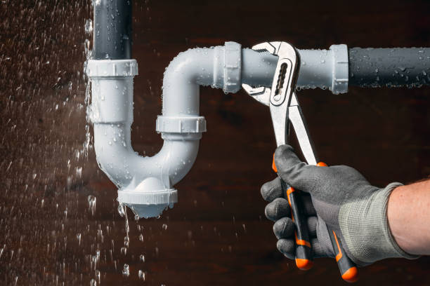 Professional Gas Line Repair technician working in Del Valle, TX